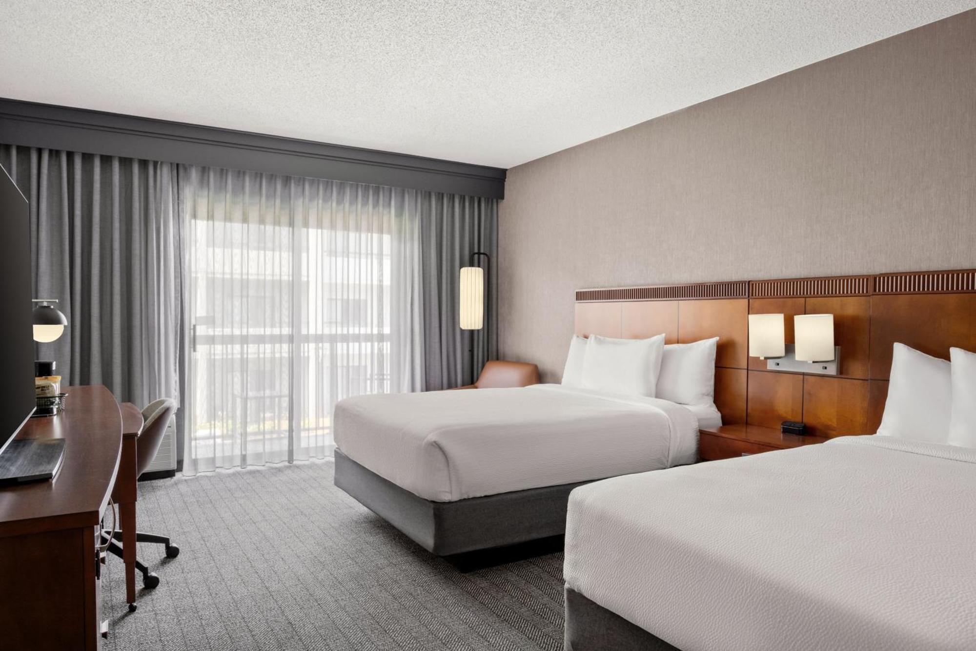 Courtyard By Marriott Detroit Livonia Hotel Exterior photo