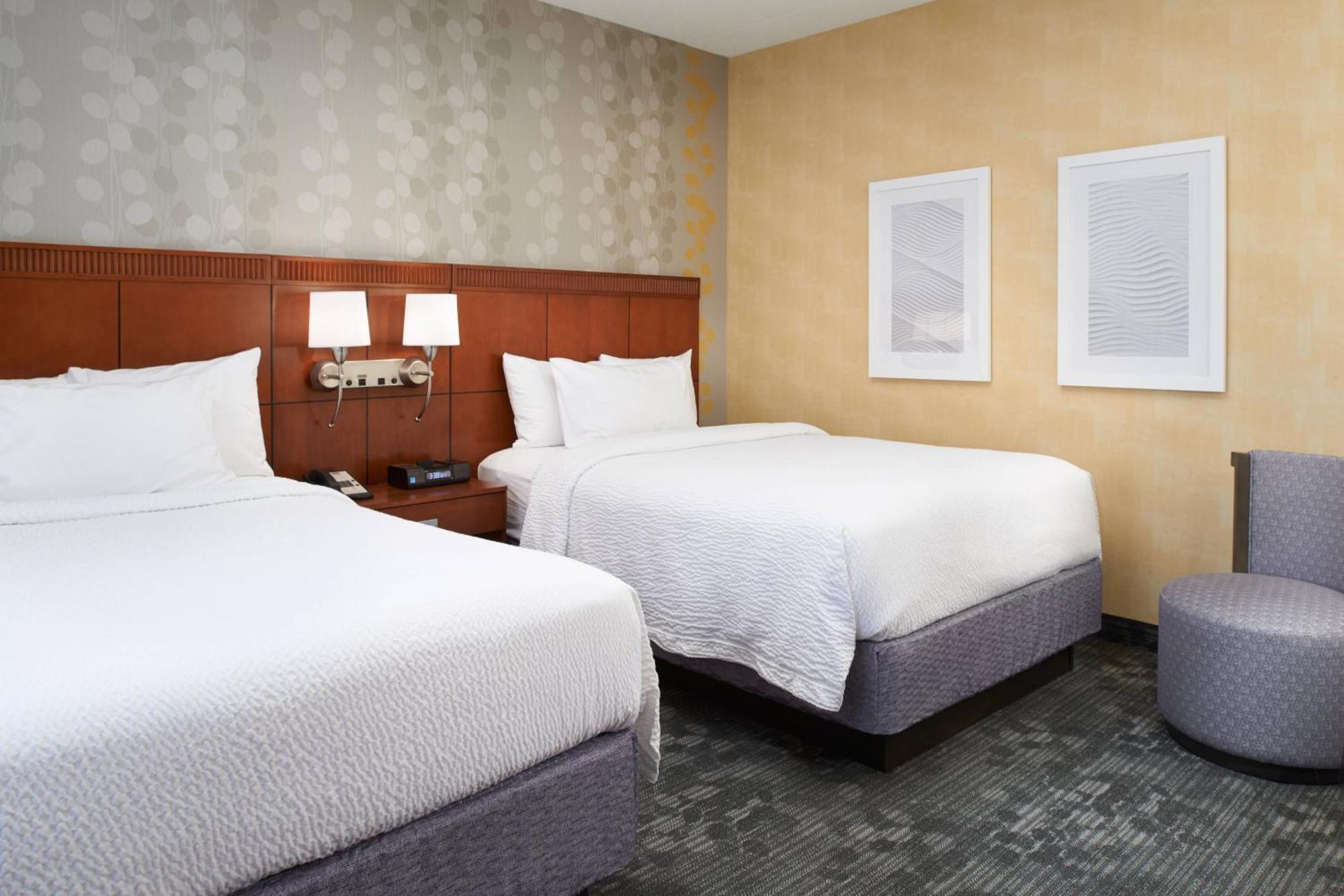 Courtyard By Marriott Detroit Livonia Hotel Exterior photo