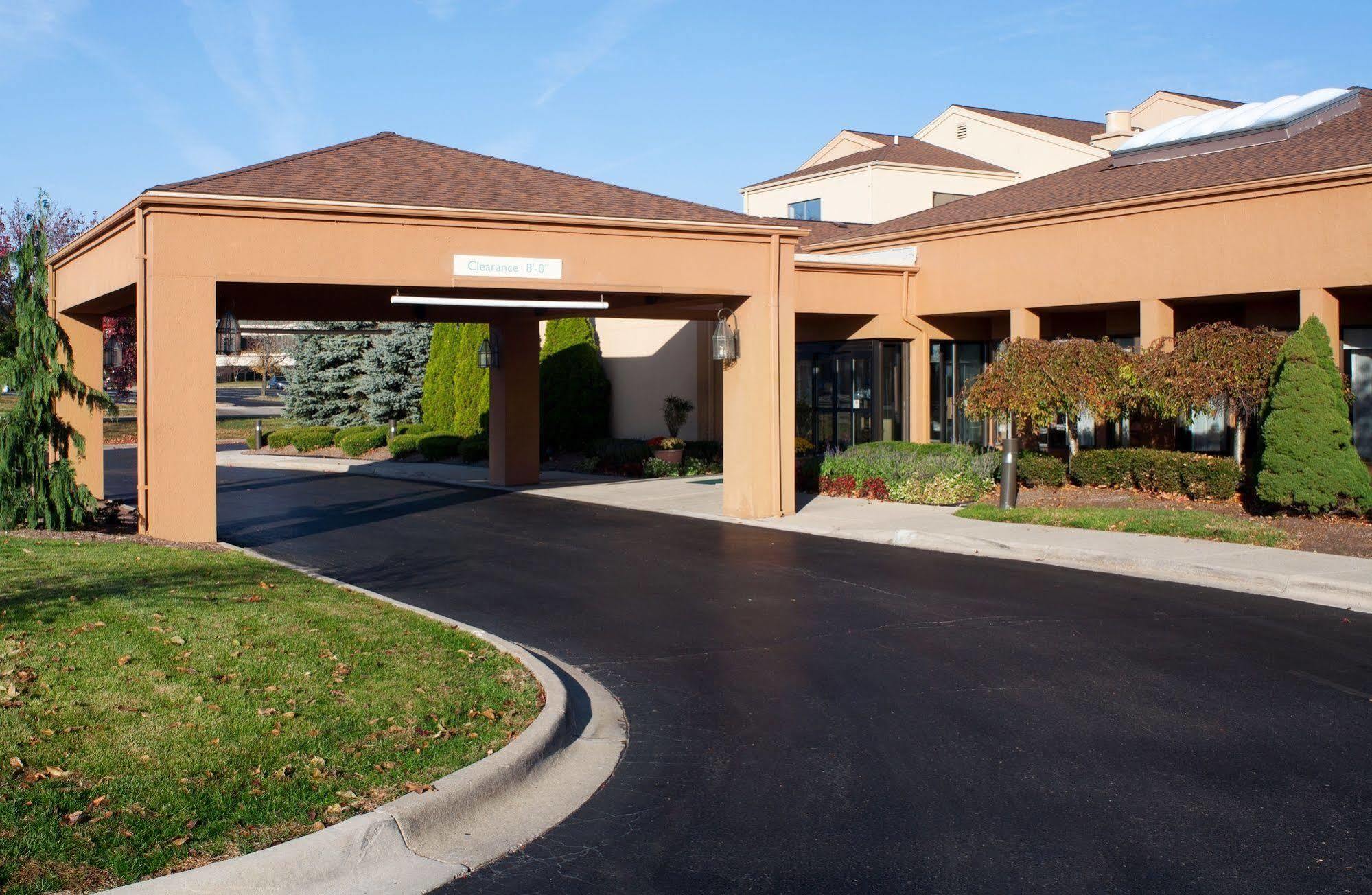 Courtyard By Marriott Detroit Livonia Hotel Exterior photo